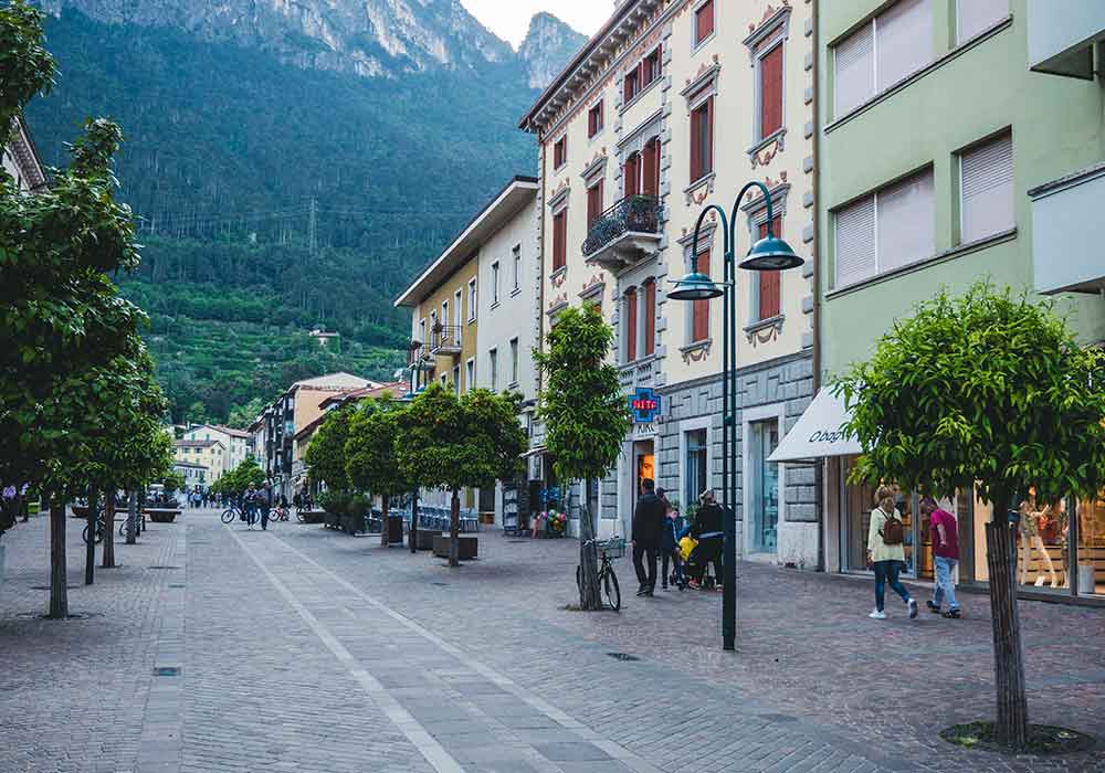 comune riva del garda lampioni illuminazione pubblica lampione led monfredini fausto